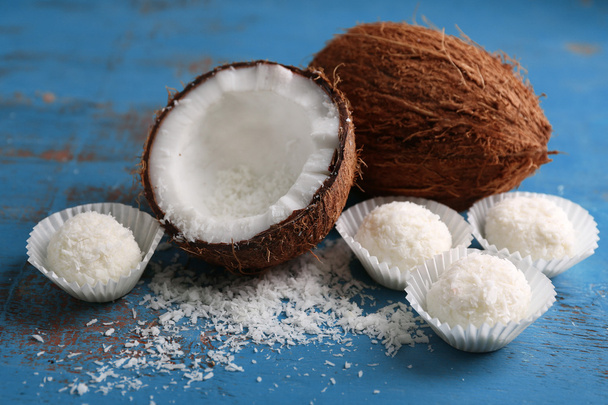 Candies in coconut flakes - Φωτογραφία, εικόνα