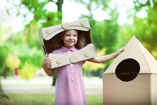 Little girl in box  - Valokuva, kuva