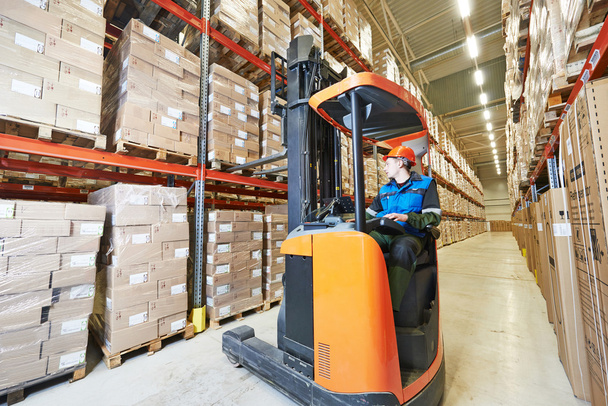 forklift loader at warehouse - Foto, Bild