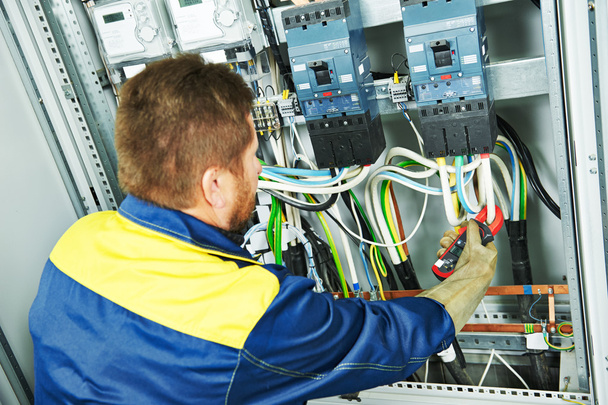 Elektrikçi mühendis işçi - Fotoğraf, Görsel