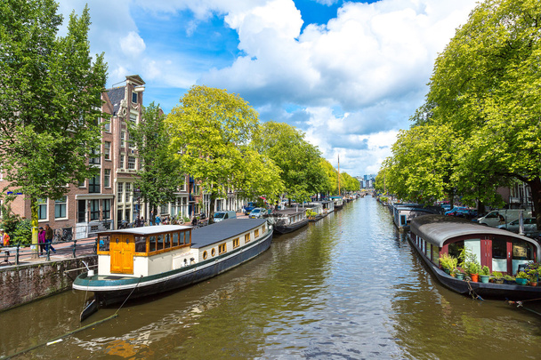 Amsterdam kanal ve tekneler, Hollanda, Hollanda. - Fotoğraf, Görsel