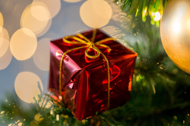 close up of gift box decoration on christmas tree - Foto, afbeelding