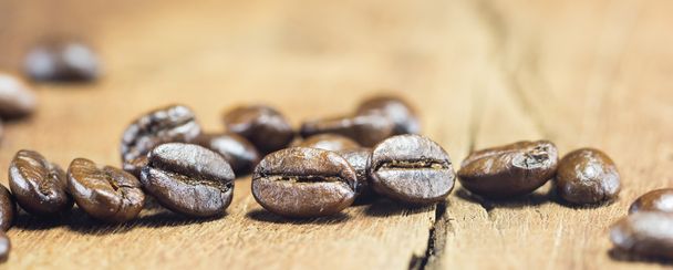 Szemes kávé textúra fa háttér, szelektív összpontosít, jaj - Fotó, kép
