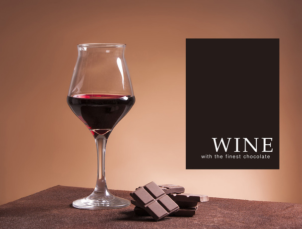 Red wine glass with the finest chocolate - Foto, Imagem