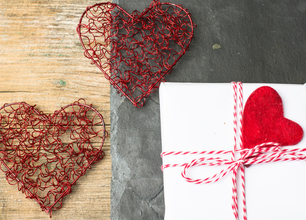 coração vermelho na placa de madeira para o dia dos namorados
 - Foto, Imagem