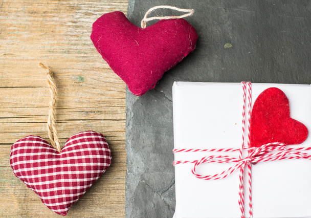 coeur rouge sur planche en bois pour la Saint Valentin
 - Photo, image