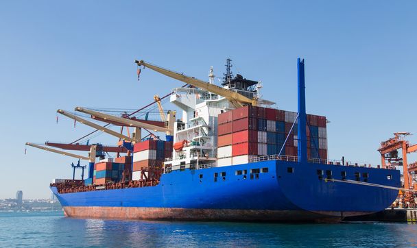 контейнерний корабель в порту
 - Фото, зображення