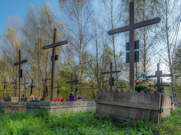Graven op het katholieke kerkhof - Foto, afbeelding