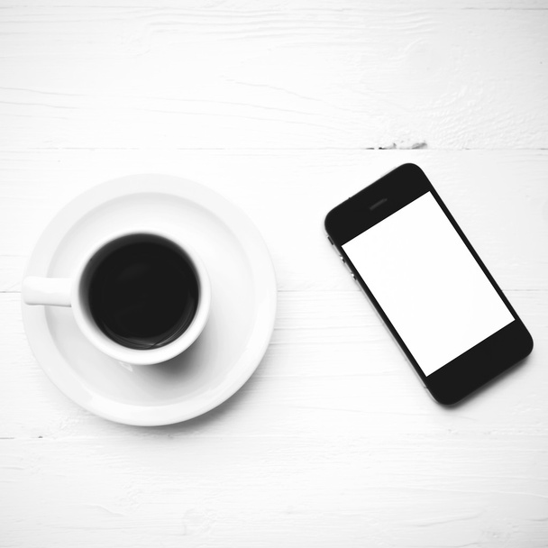 cellphone with coffee cup black and white color style - Fotografie, Obrázek