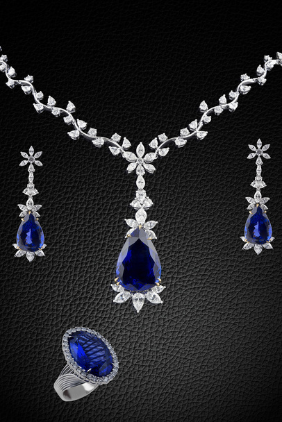 jóias, diamantes, esmeraldas
 - Foto, Imagem