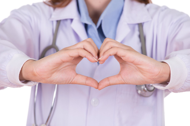 Ärztin macht ein Herz mit ihren Händen - Foto, Bild