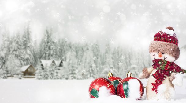 Рождественский фон со снеговиком в снегу
 - Фото, изображение