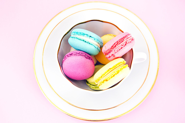 Makeat ja värikkäät ranskalaiset makaronit
 - Valokuva, kuva