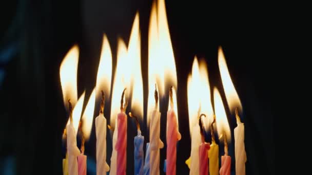 Vacanza spegnere le candele sulla torta
 - Filmati, video