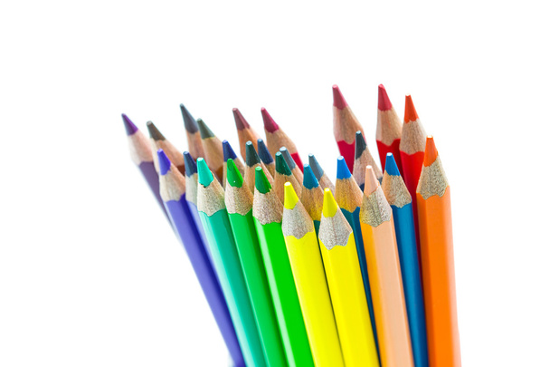 ołówki kolorowe na białym tle - Zdjęcie, obraz