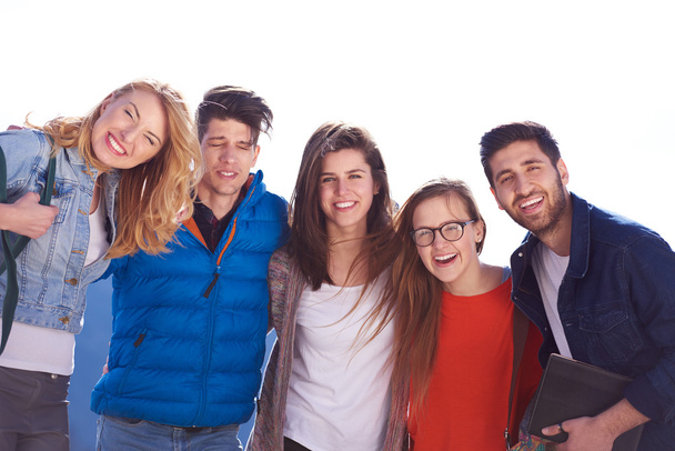 onnellinen opiskelijoiden ryhmä
 - Valokuva, kuva