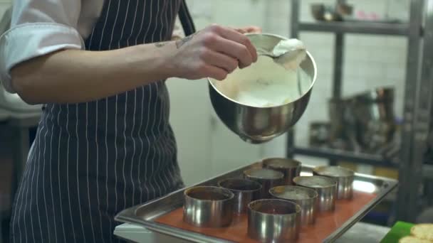 Young cooks making the desserts - Filmmaterial, Video