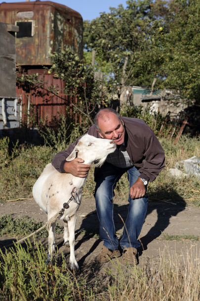 Man with a goat - Foto, afbeelding