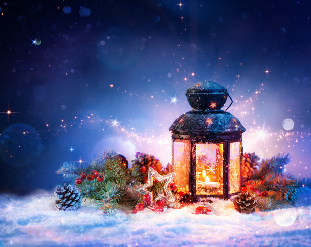 Noel dekorasyonu ile karda Büyülü fener - Fotoğraf, Görsel