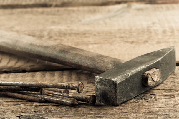 Vintage hammer with nails on wood background - Foto, Imagen