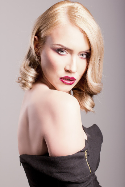 Чувствительный портрет блондинки
 - Фото, изображение