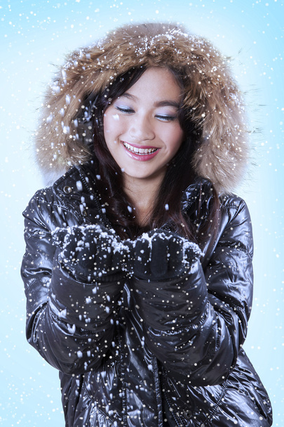 Pretty young woman holding snow - Фото, зображення