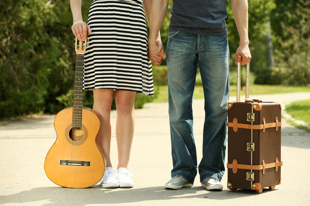 Young couple with suitcase and guitar - Foto, Bild
