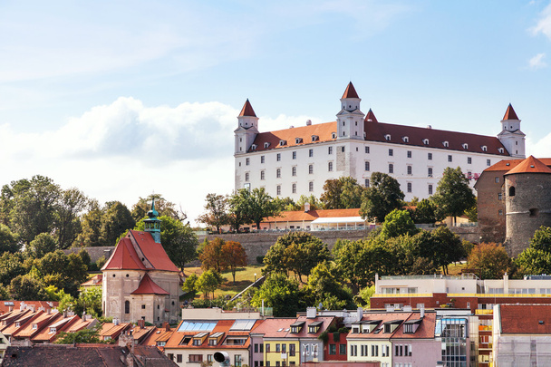 vue du château de Bratislava depuis la vieille ville
 - Photo, image