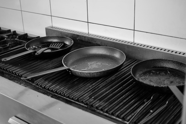 Poêle à frire sur une cuisinière
 - Photo, image