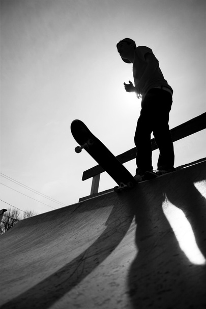 skateboarden tiener silhouet - Foto, afbeelding