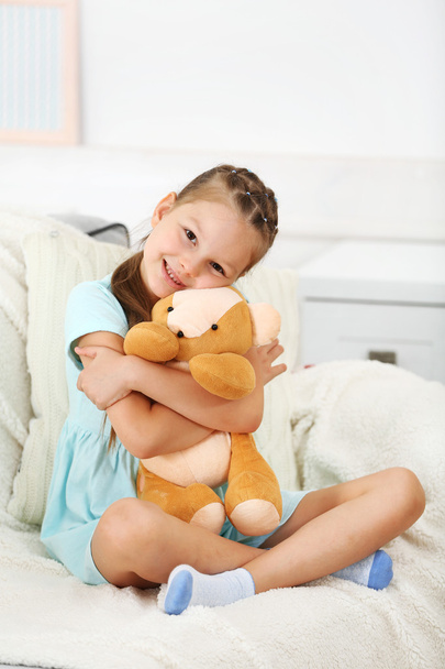 Beautiful little girl with teddy bear - Foto, Imagen