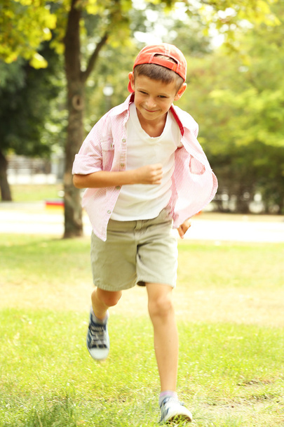 Little boy in park - Valokuva, kuva