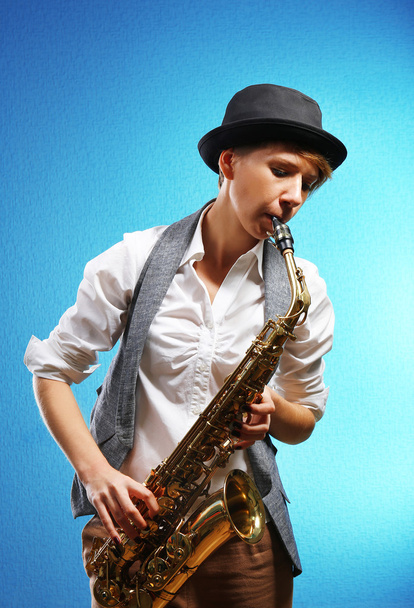 Pretty woman plays music on saxophon - Foto, Imagem
