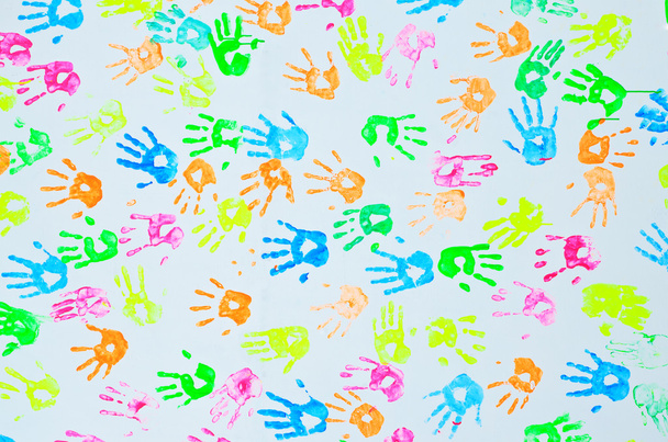 πολύχρωμο χέρι εκτυπώσεις σε τοίχο - Φωτογραφία, εικόνα