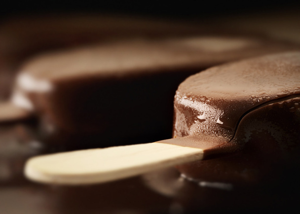 Barra de chocolate helado
 - Foto, Imagen
