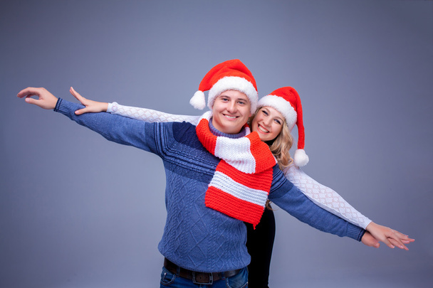 Lovely christmas couple in Santa Claus hats - Foto, Imagen