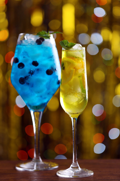 Verres de cocktails avec glace
 - Photo, image