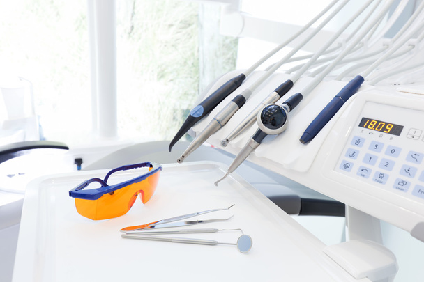 Matériel et instruments dentaires
 - Photo, image