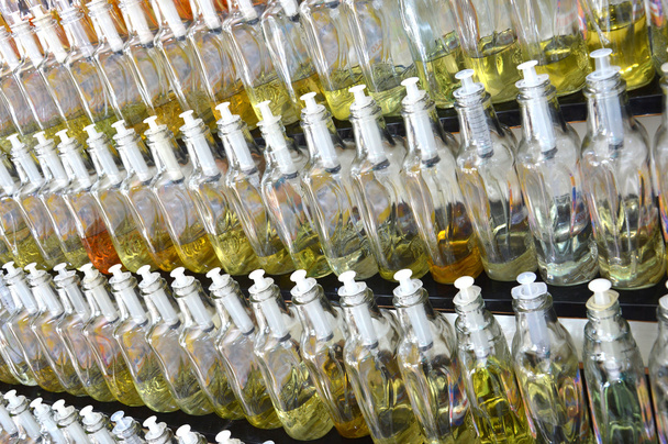 парфумерні пляшки з різним роздрібним продажем запахів
 - Фото, зображення