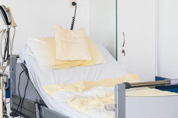 boş hasta yatağı - Fotoğraf, Görsel