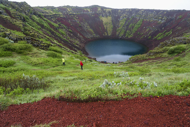 Kerid ist ein wunderschöner Kratersee von türkisfarbener Farbe, der sich auf der - Foto, Bild