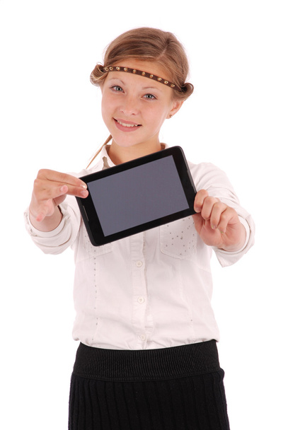 Chica sosteniendo la tableta pc
 - Foto, imagen