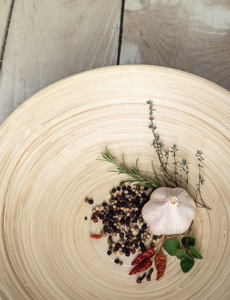 Garlic with pepper, herbs and chili - Foto, immagini