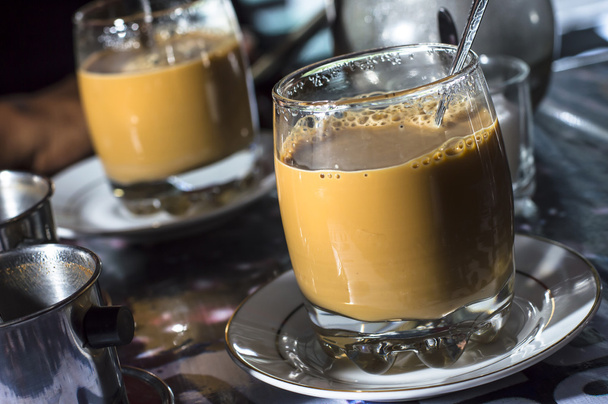 Kahvi tippuu vietnamilaiseen tyyliin kahvilassa
 - Valokuva, kuva