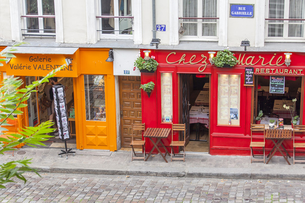 PARIS, FRANCE, on AUGUST 29, 2015. Picturesque summer cafe on the street. - Фото, зображення