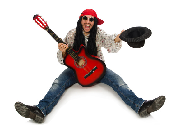 Músico masculino con guitarra aislada en blanco - Foto, imagen