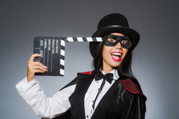 Femme portant un masque avec panneau de film - Photo, image
