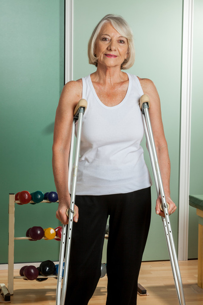 Woman with a neck brace using crutches - Φωτογραφία, εικόνα
