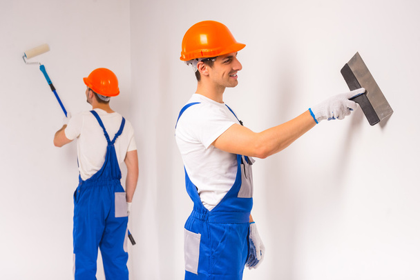 Male repairs indoors - Fotoğraf, Görsel