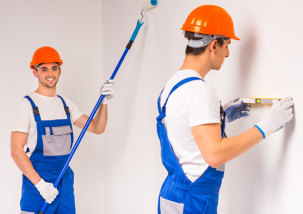 Male repairs indoors - Foto, Imagen